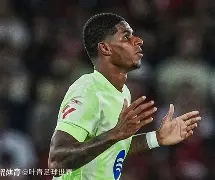 转会期门兴格拉德巴赫调整名单以备欧冠，再遭质疑环节打磨，压力陡增，纪律约束更严格